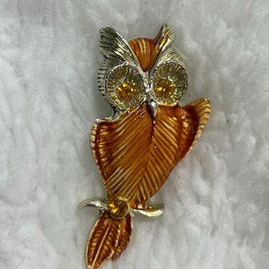 Vintage Gold tone owl Brooch